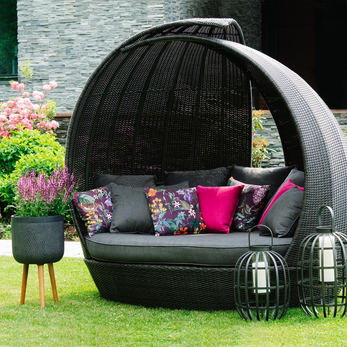 Garden Sofa East Oxted | size: Length: 135cm, Height: 210cm, Depth: 232cm | color: Gray | image: 2 | variant: 1005219
