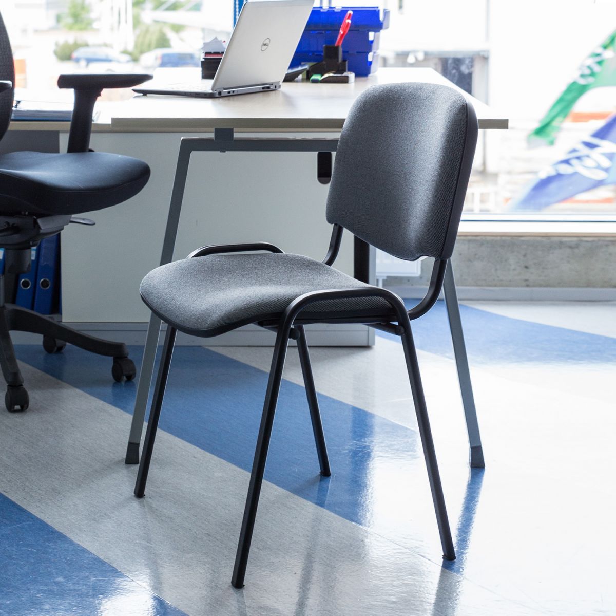 Visitor's Chair East Reykjavik | size: Width: 54cm, Height: 82cm, Depth: 42cm | color: Gray | image: 1 | variant: 1005907