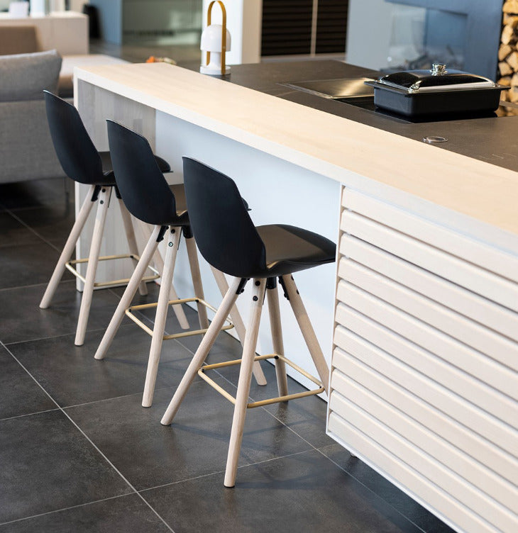 Bar Stool Leatherhead | size: Width: 45.5cm, Height: 92.5cm, Depth: 46.5cm | color: Black | image: 4 | variant: 1005745