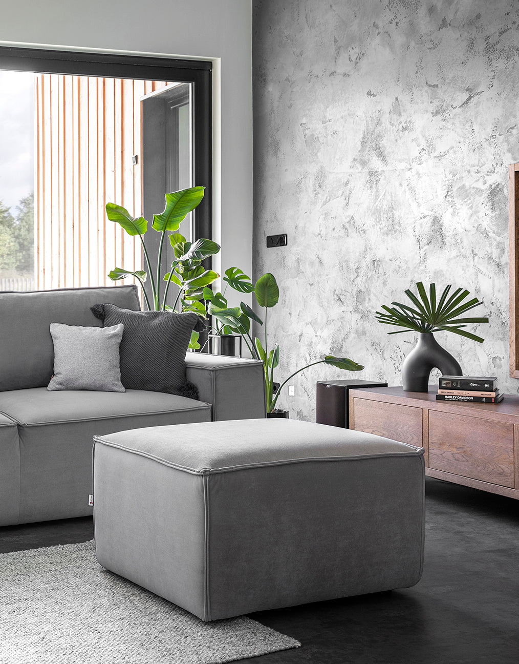 Pouf East Chertsey | size: Width: 88cm, Height: 51cm, Depth: 68cm | color: Velvetmat | image: 1 | variant: 1010515