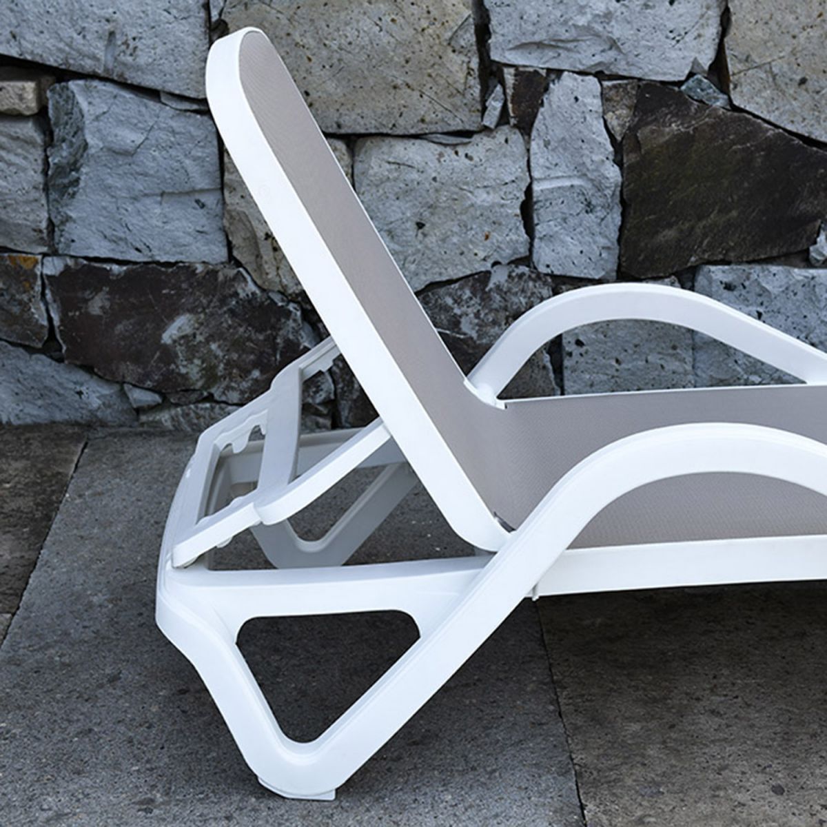 Sun Lounger East Aldeburgh | size: Length: 197cm, Width: 71.3cm, Height: 45.5cm | color: Beige | image: 3 | variant: 1005406